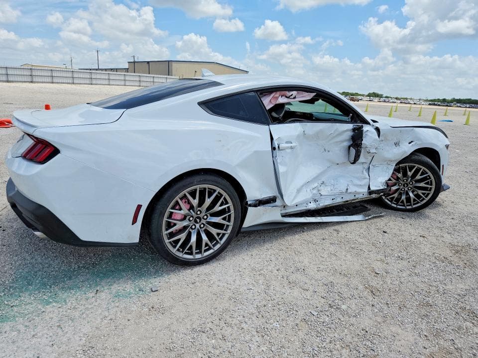 2024 FORD MUSTANG 3