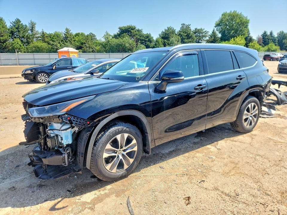 2021 TOYOTA HIGHLANDER XLE - 1