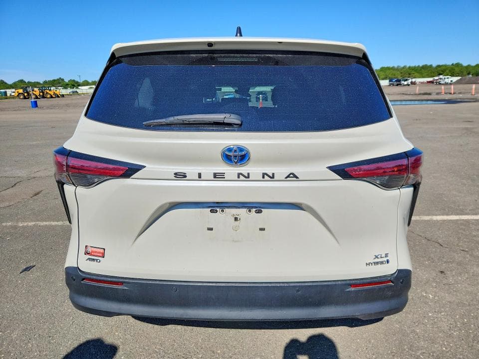 2021 TOYOTA SIENNA XLE 6