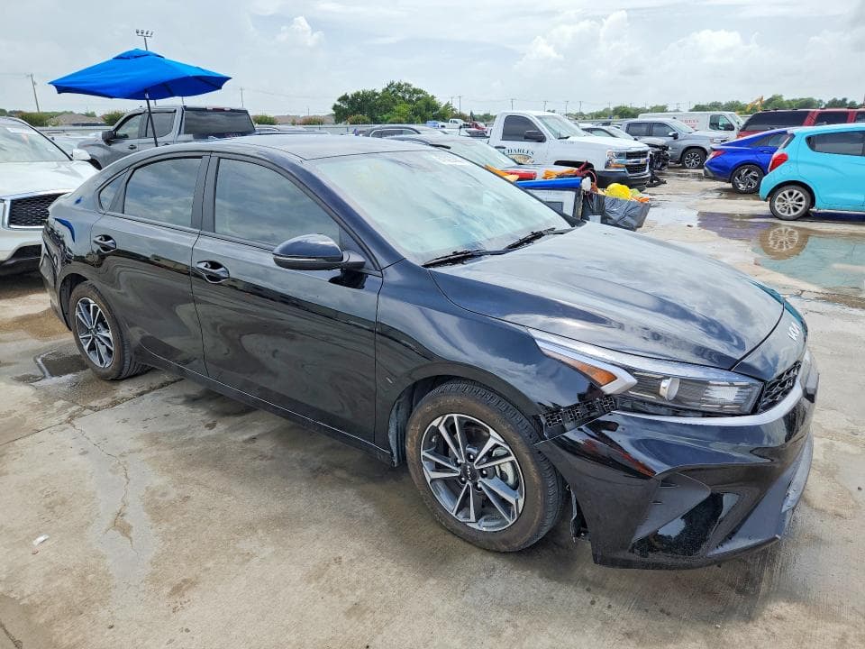 2023 KIA FORTE LXS 4