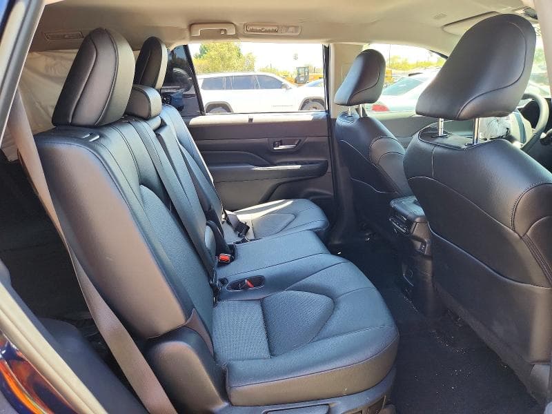 2025 TOYOTA GRAND HIGHLANDER XLE 11