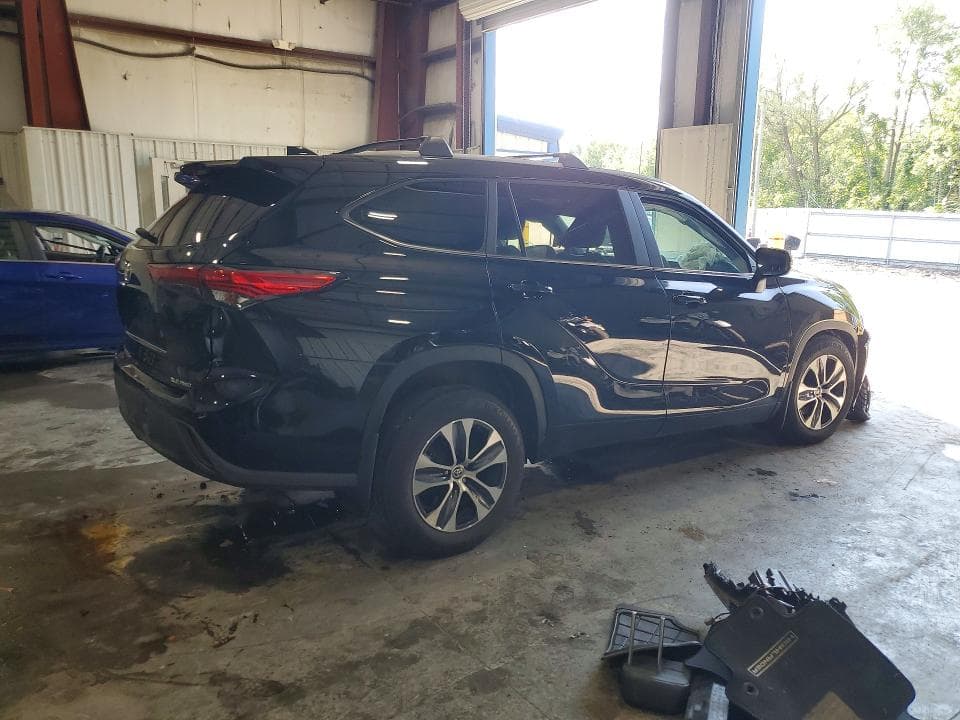 2023 TOYOTA HIGHLANDER XLE 3