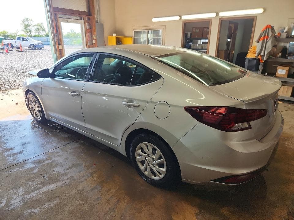 2019 HYUNDAI ELANTRA SE 2