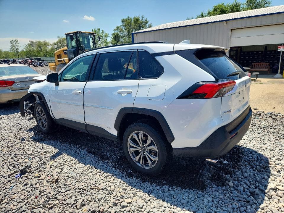 2025 TOYOTA RAV4 XLE PREMIUM 2