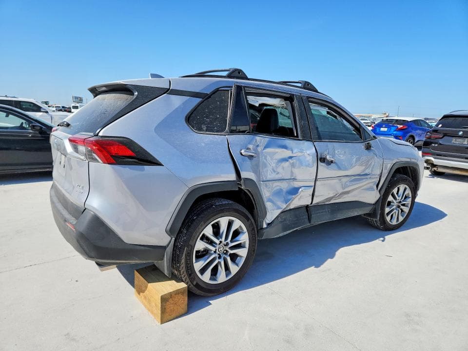 2023 TOYOTA RAV4 XLE PREMIUM 3