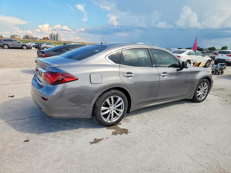 2019 INFINITI Q70 3.7 LUXE 3