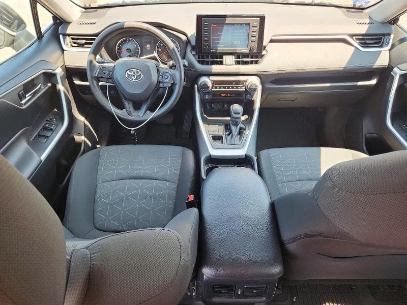 2020 TOYOTA RAV4 XLE 8