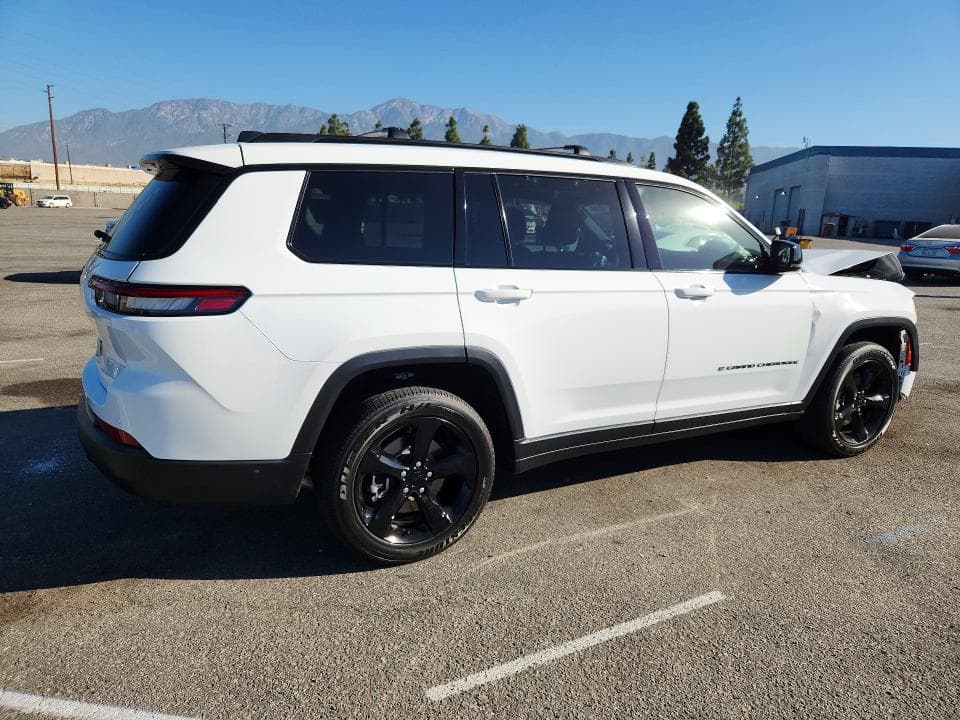 2023 JEEP GRAND CHEROKEE L LAREDO 3