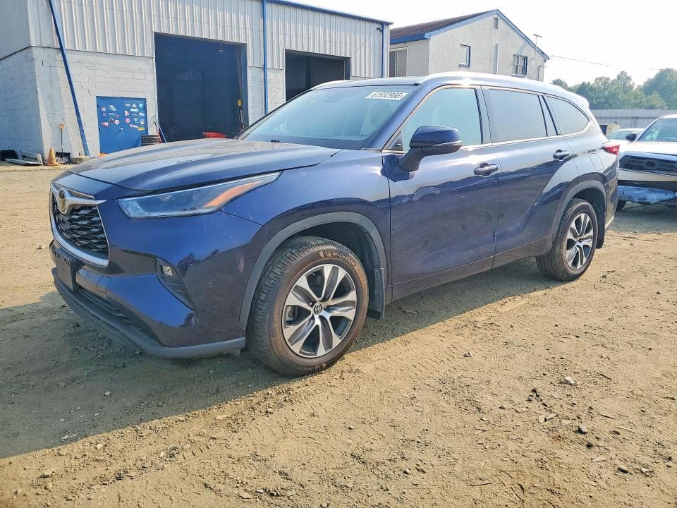 2021 TOYOTA HIGHLANDER XLE - 1
