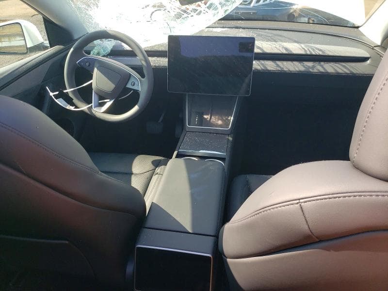 2026 TESLA MODEL Y 8