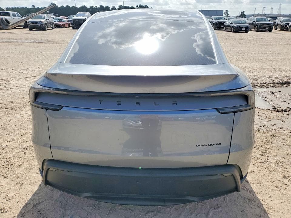 2026 TESLA MODEL Y 6