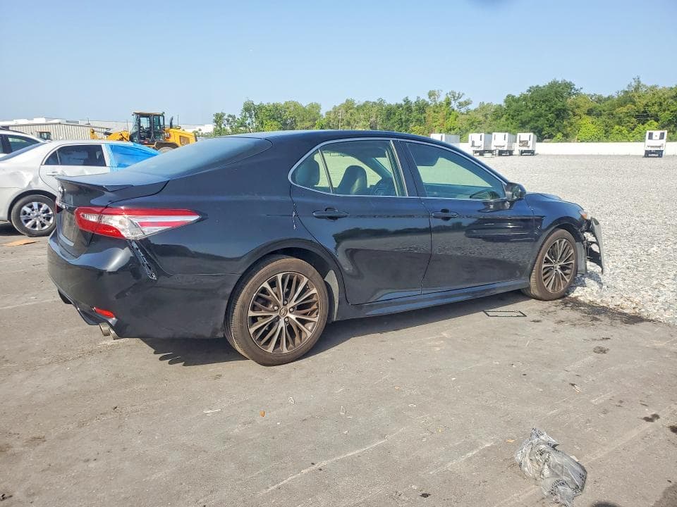 2018 TOYOTA CAMRY SE 3