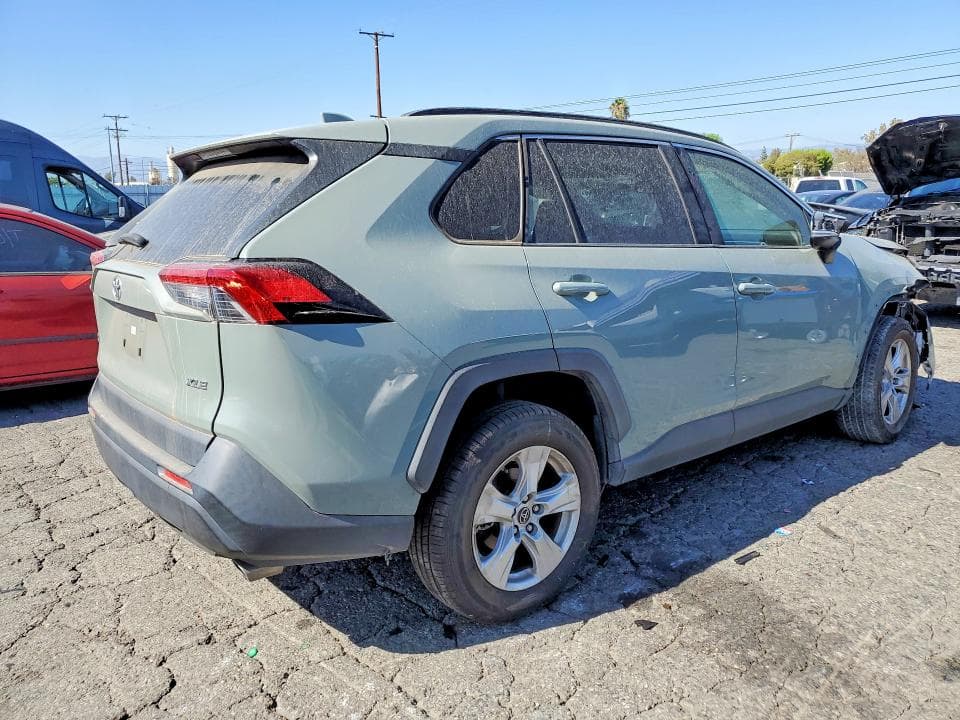 2019 TOYOTA RAV4 XLE 3