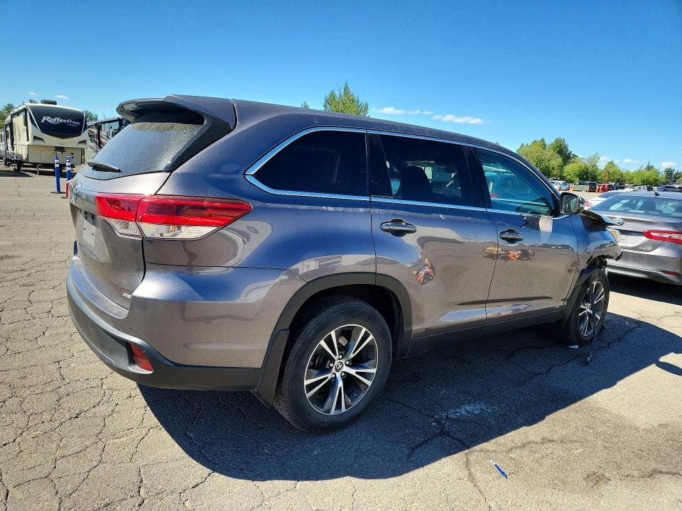 2019 TOYOTA HIGHLANDER LE 3
