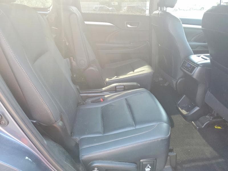2019 TOYOTA HIGHLANDER XLE 11