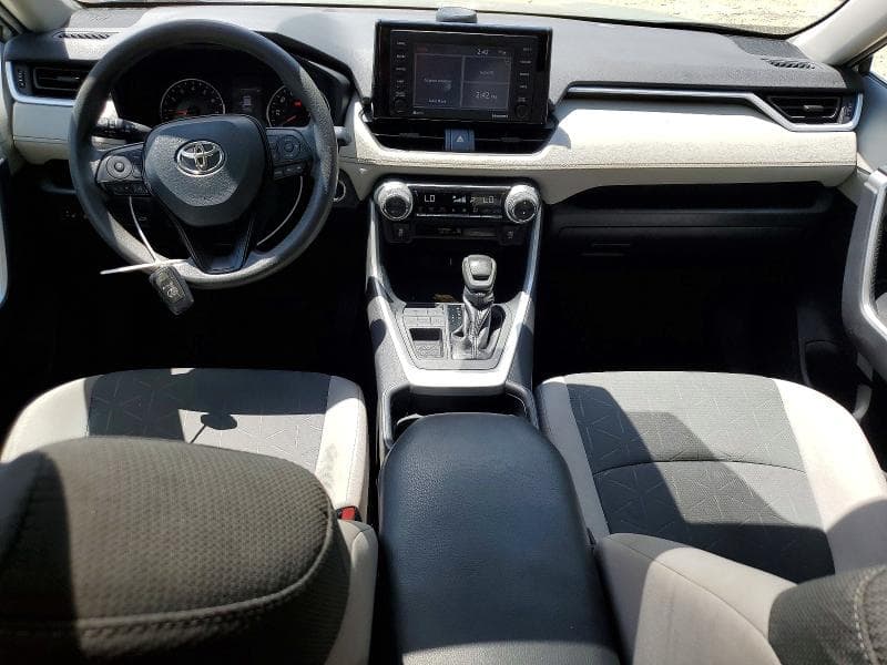 2020 TOYOTA RAV4 XLE 8
