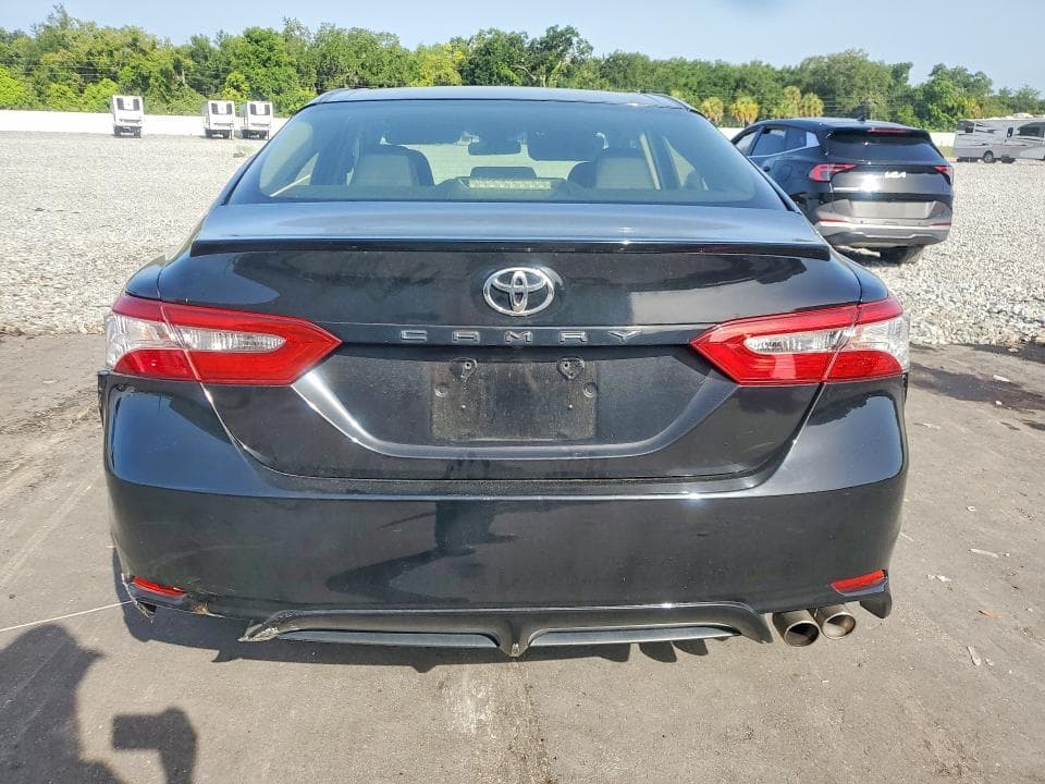 2018 TOYOTA CAMRY SE 6