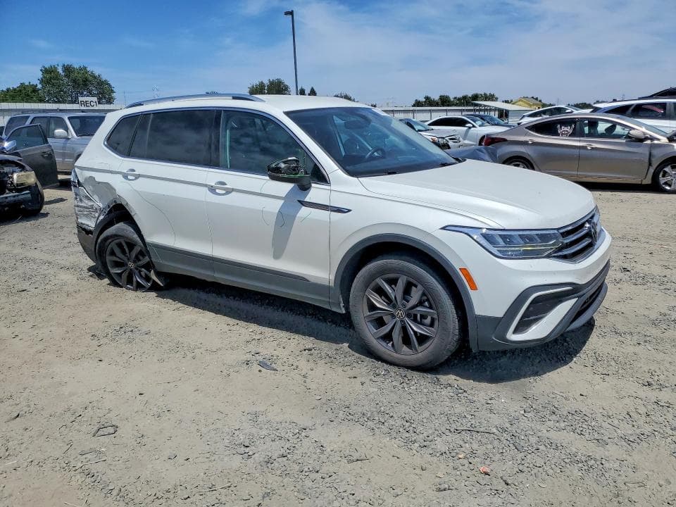 2023 VOLKSWAGEN TIGUAN SE 4