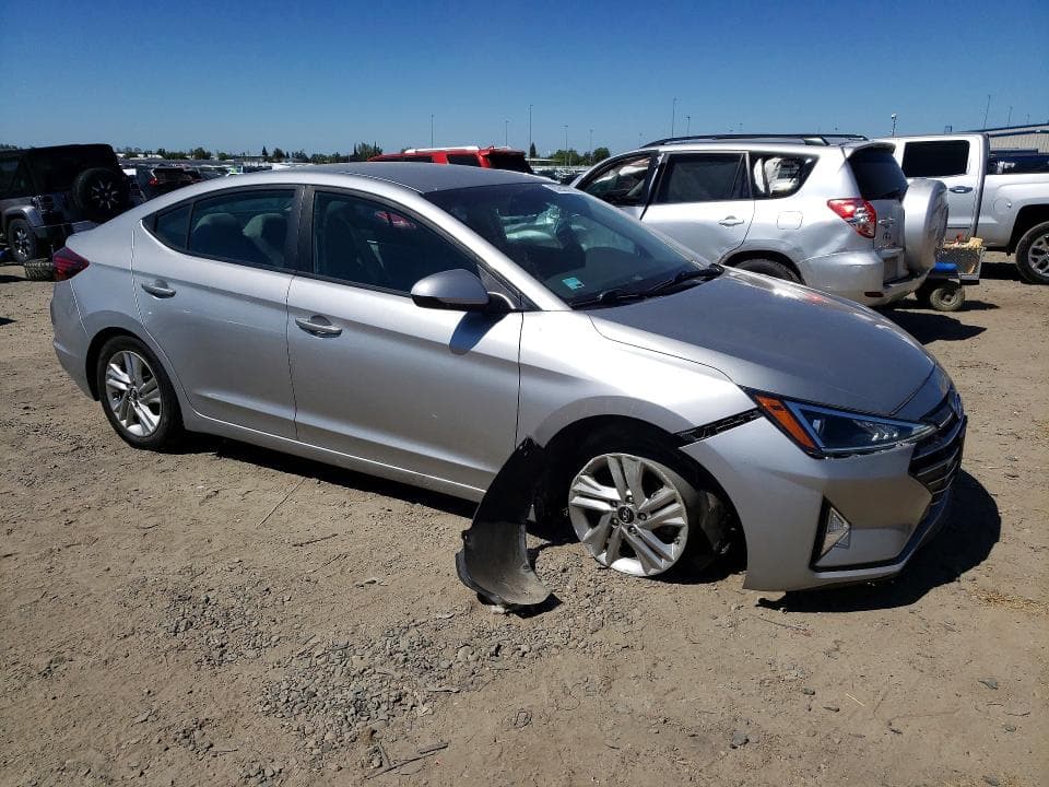 2020 HYUNDAI ELANTRA SEL 4