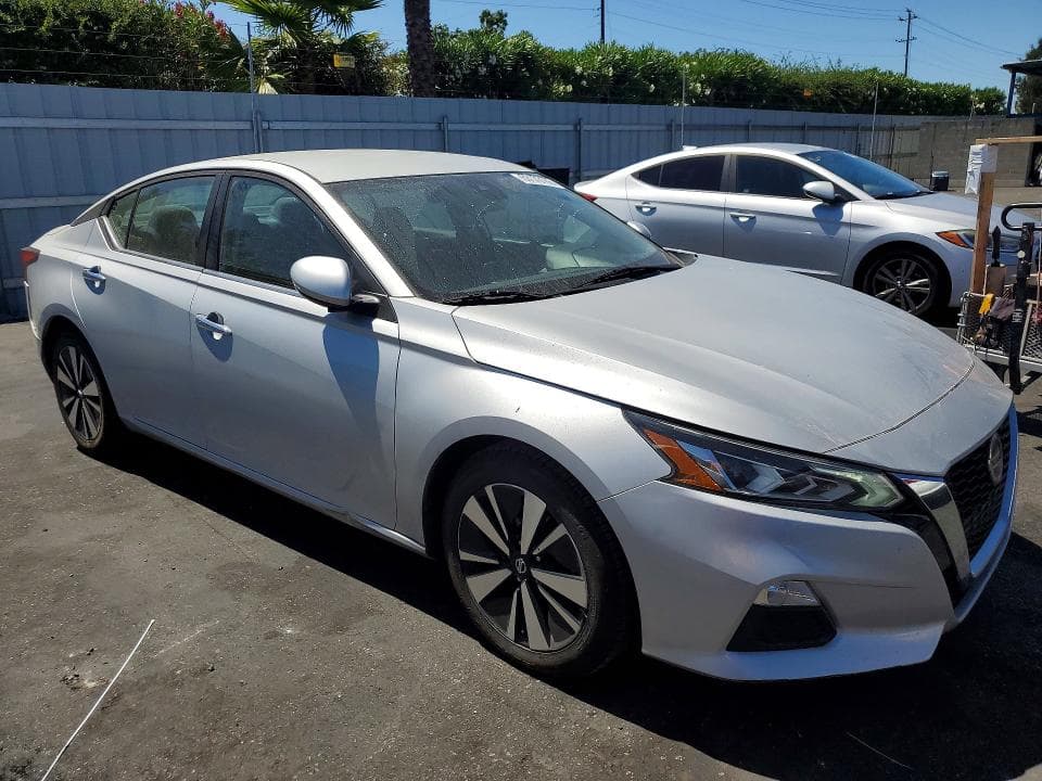 2021 NISSAN ALTIMA SV 4