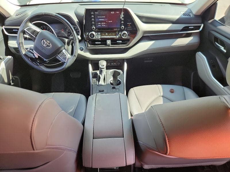 2021 TOYOTA HIGHLANDER XLE 8