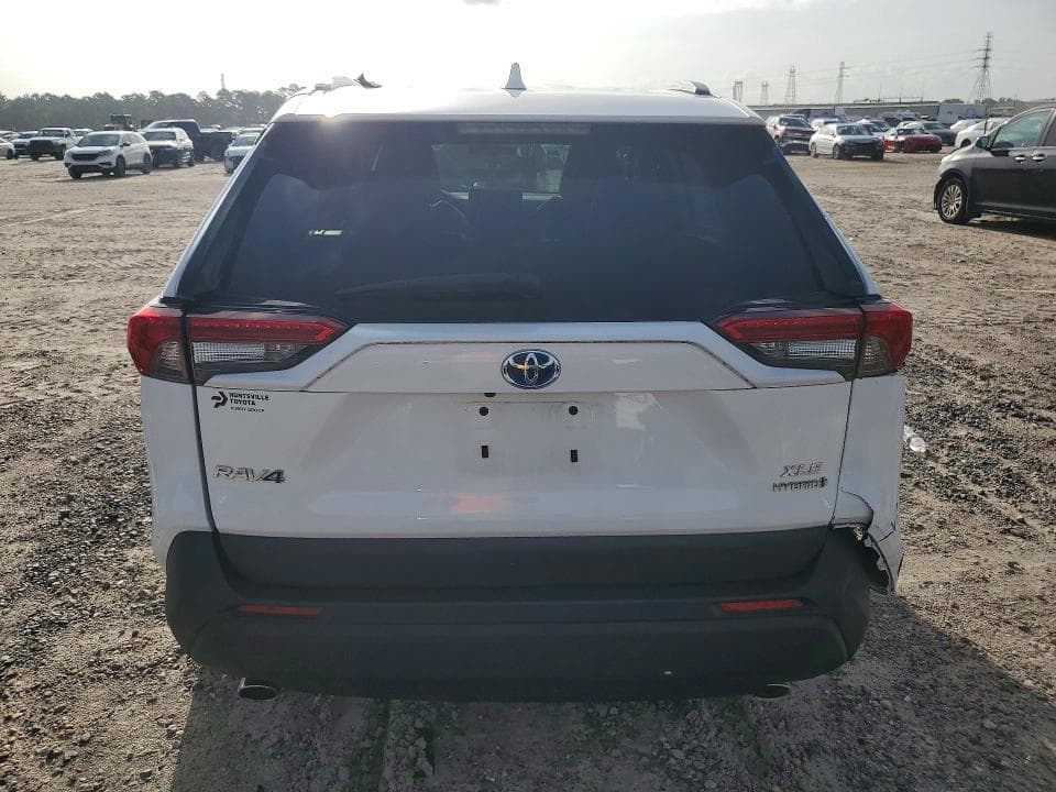 2021 TOYOTA RAV4 XLE 6