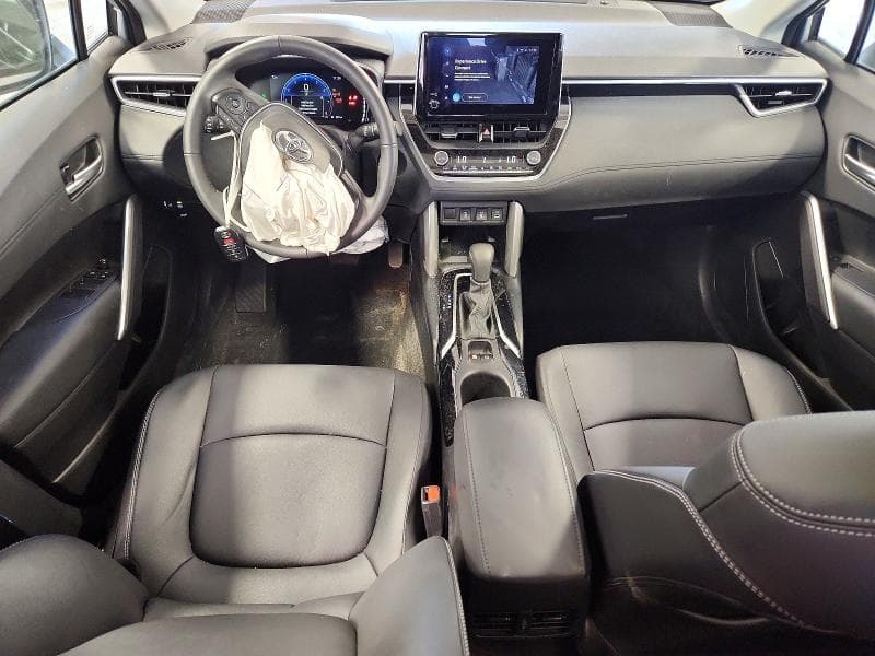 2024 TOYOTA COROLLA CROSS XLE 8