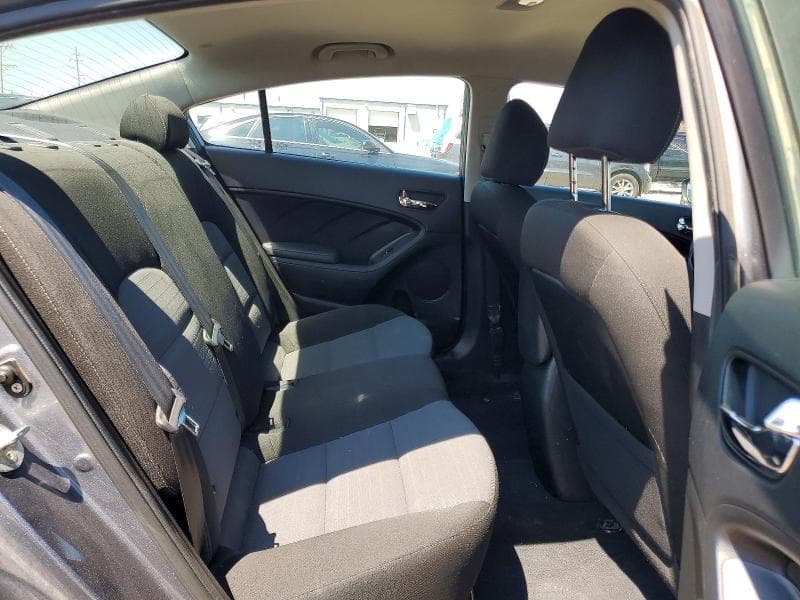 2018 KIA FORTE S 10
