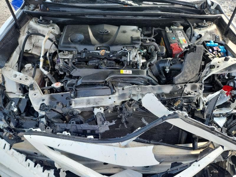 2018 TOYOTA CAMRY SE 11