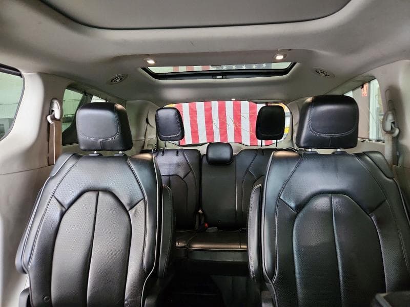 2017 CHRYSLER PACIFICA LIMITED 10