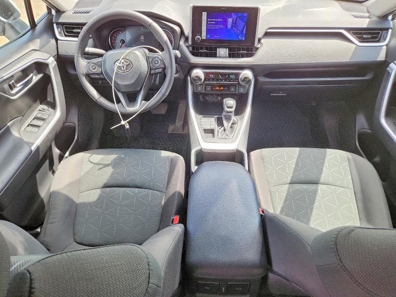 2024 TOYOTA RAV4 XLE 8