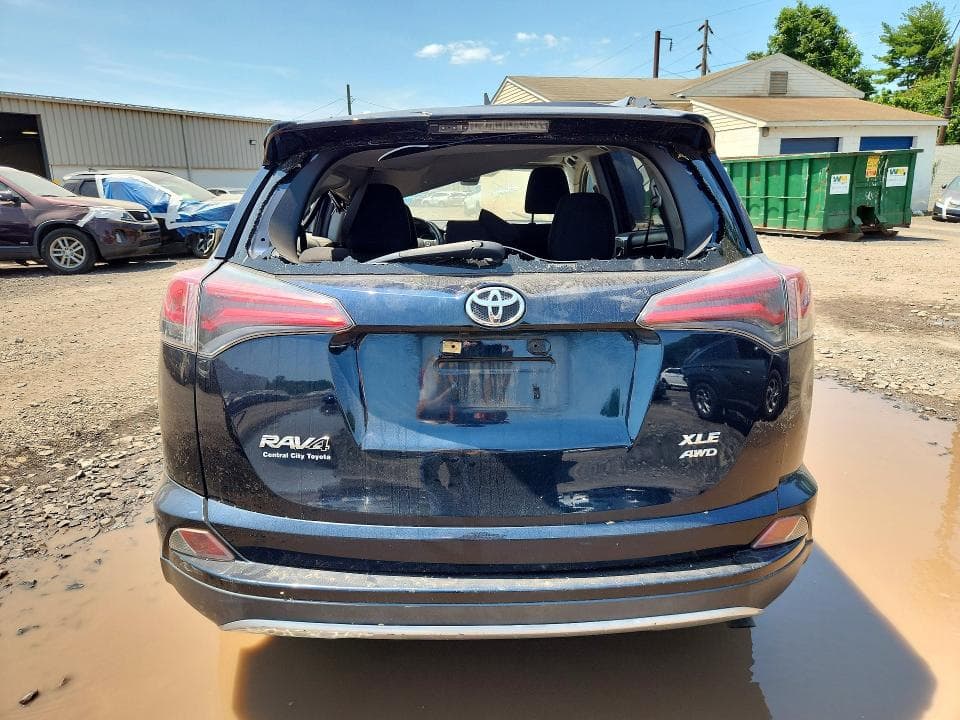 2018 TOYOTA RAV4 XLE 6