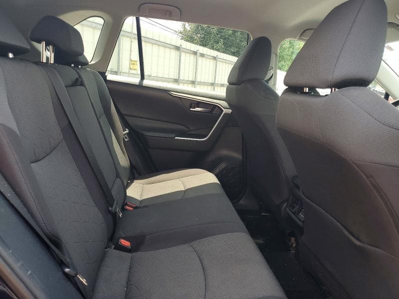 2021 TOYOTA RAV4 XLE 11
