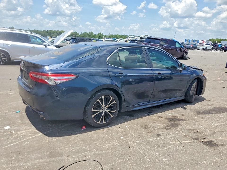 2018 TOYOTA CAMRY SE 3