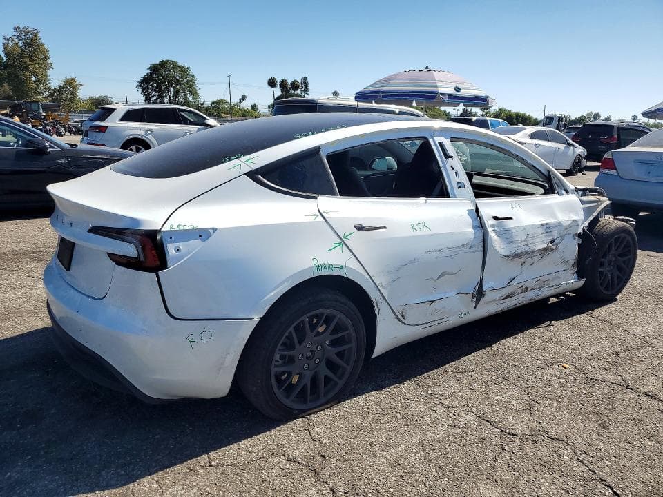 2025 TESLA MODEL 3 3