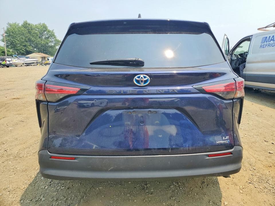 2021 TOYOTA SIENNA LE 6