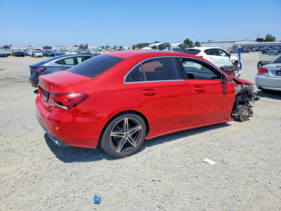 2019 MERCEDES-BENZ A 220 3