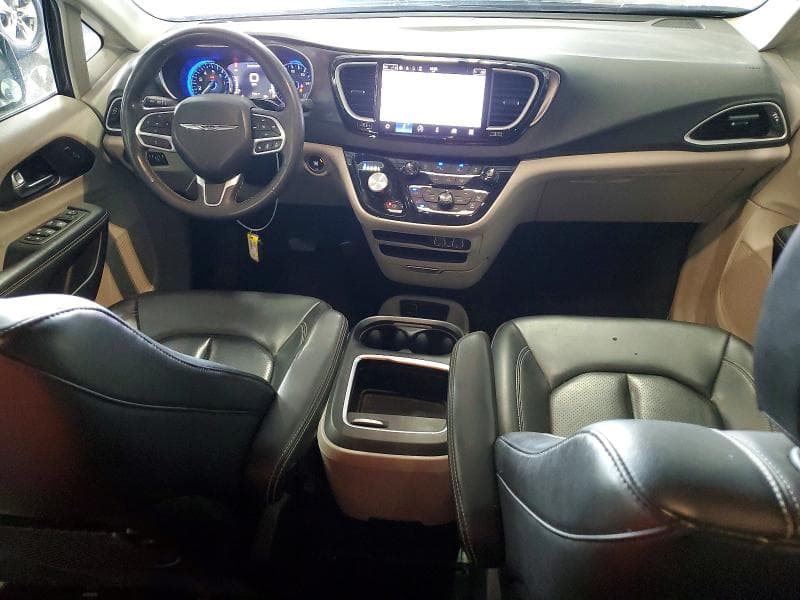 2023 CHRYSLER PACIFICA TOURING L 8