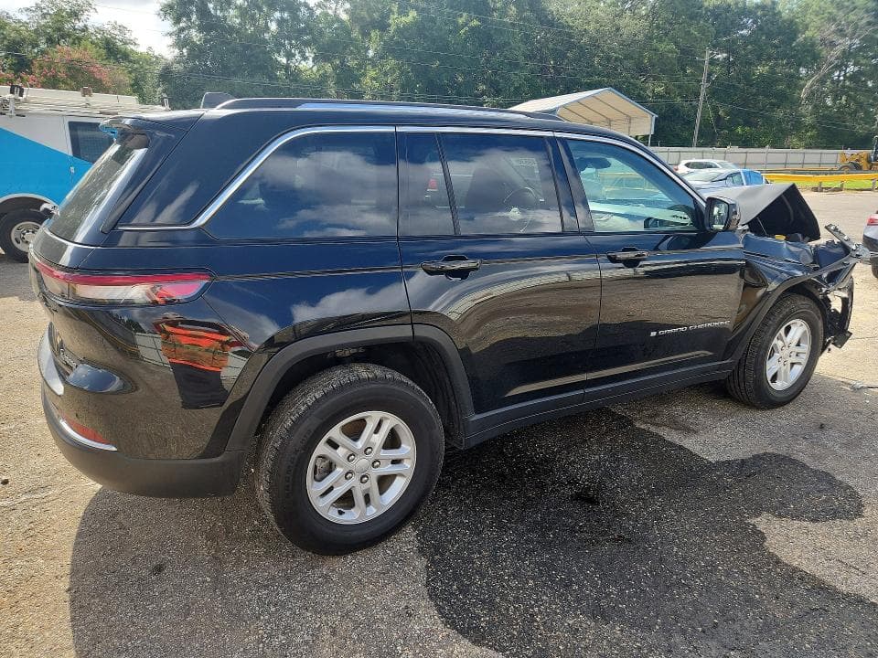 2023 JEEP GRAND CHEROKEE LAREDO 3