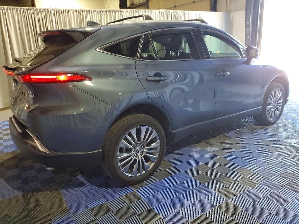 2021 TOYOTA VENZA XLE 3