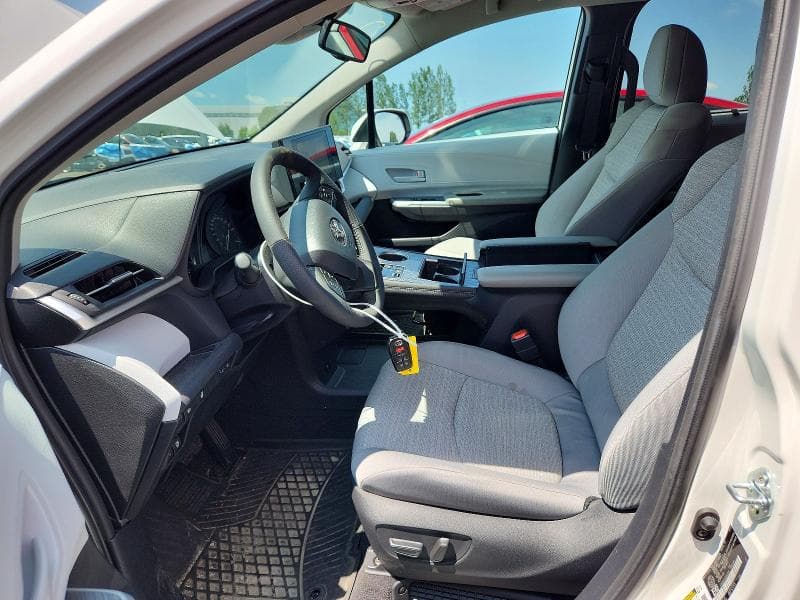 2026 TOYOTA SIENNA LE 7