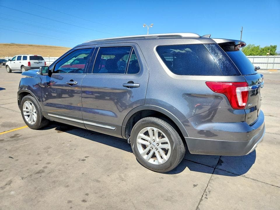 2017 FORD EXPLORER XLT 2