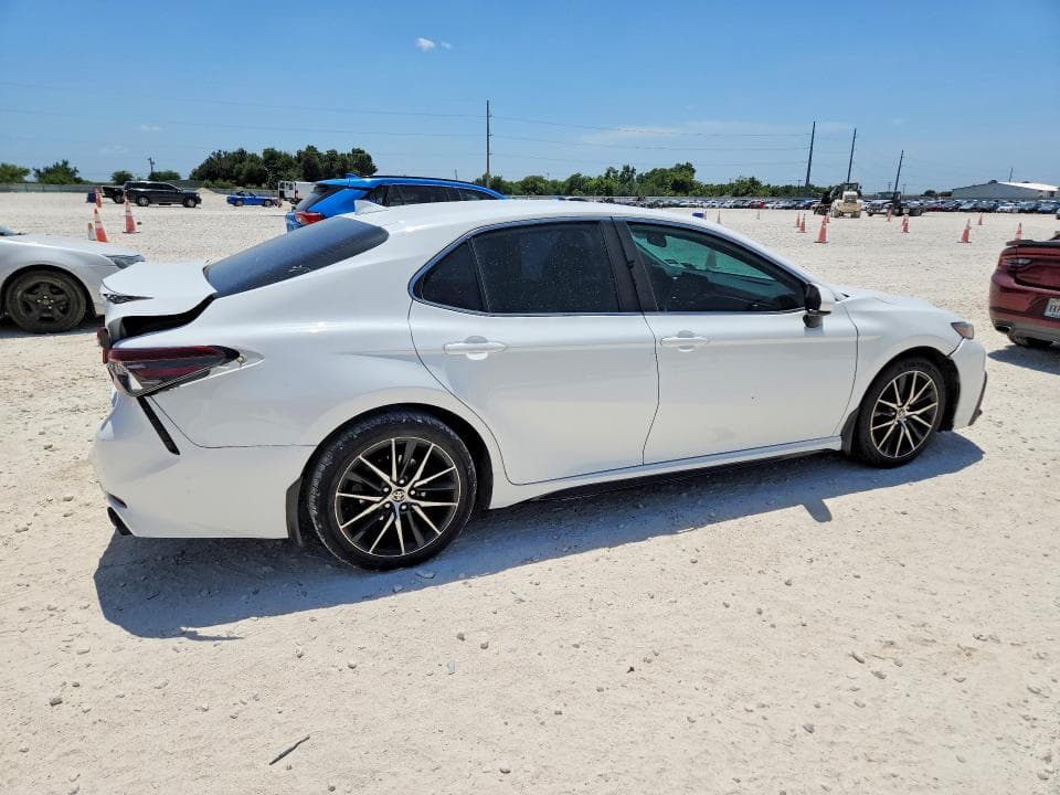 2021 TOYOTA CAMRY SE 3