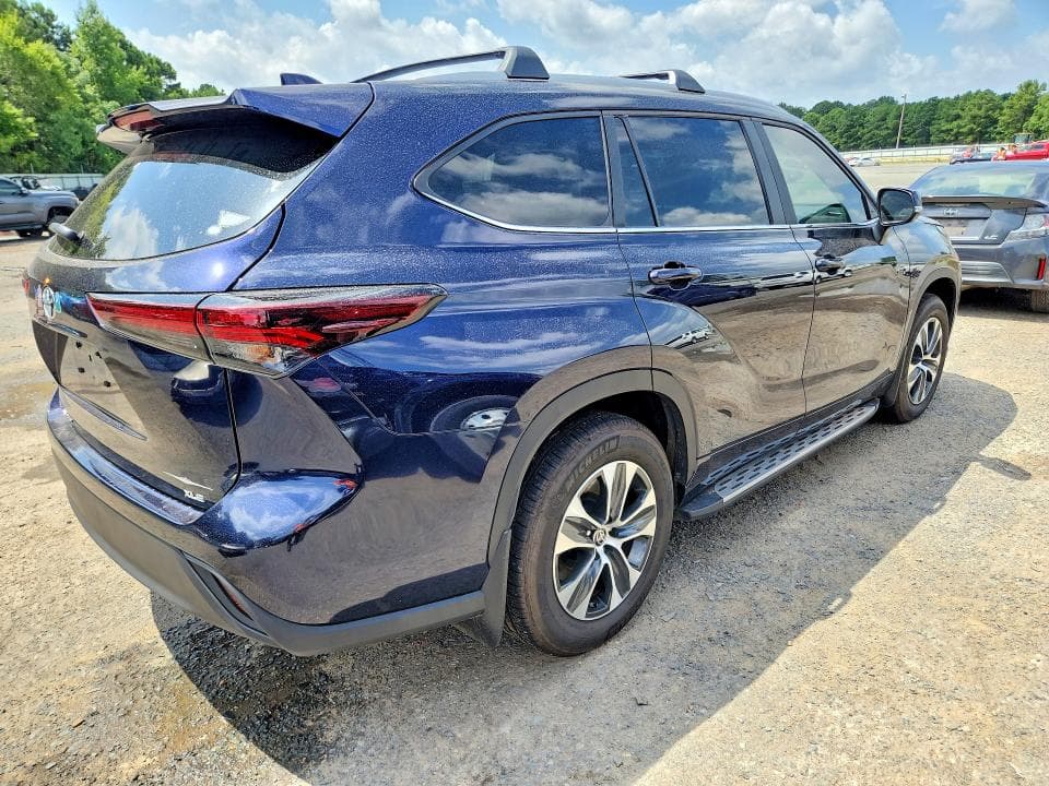 2025 TOYOTA HIGHLANDER XLE 3