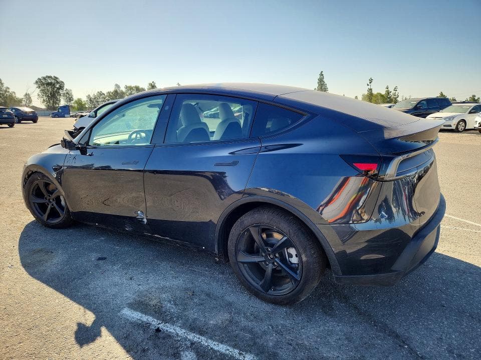 2026 TESLA MODEL Y 2
