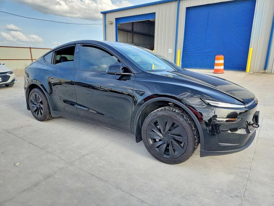 2026 TESLA MODEL Y 4