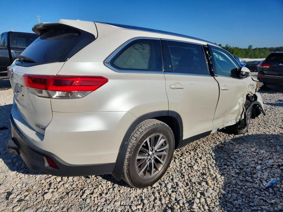 2019 TOYOTA HIGHLANDER XLE 3