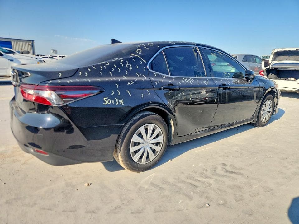 2022 TOYOTA CAMRY LE 3