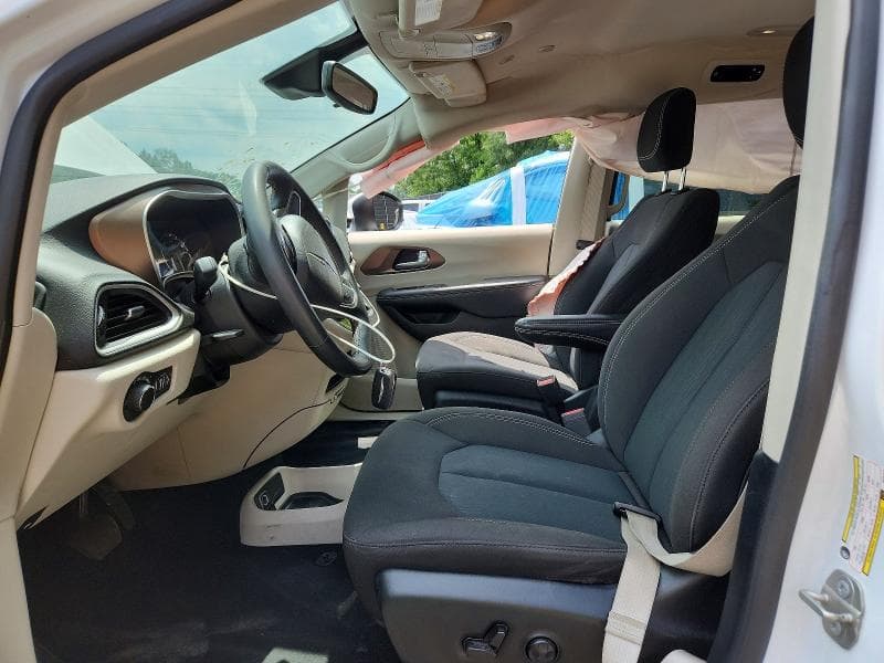 2023 CHRYSLER VOYAGER LX 7