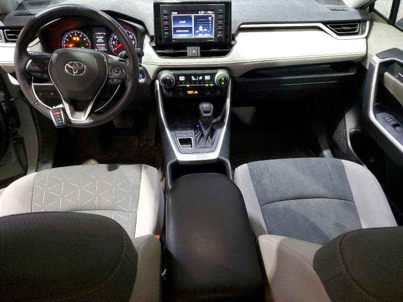 2022 TOYOTA RAV4 XLE 8